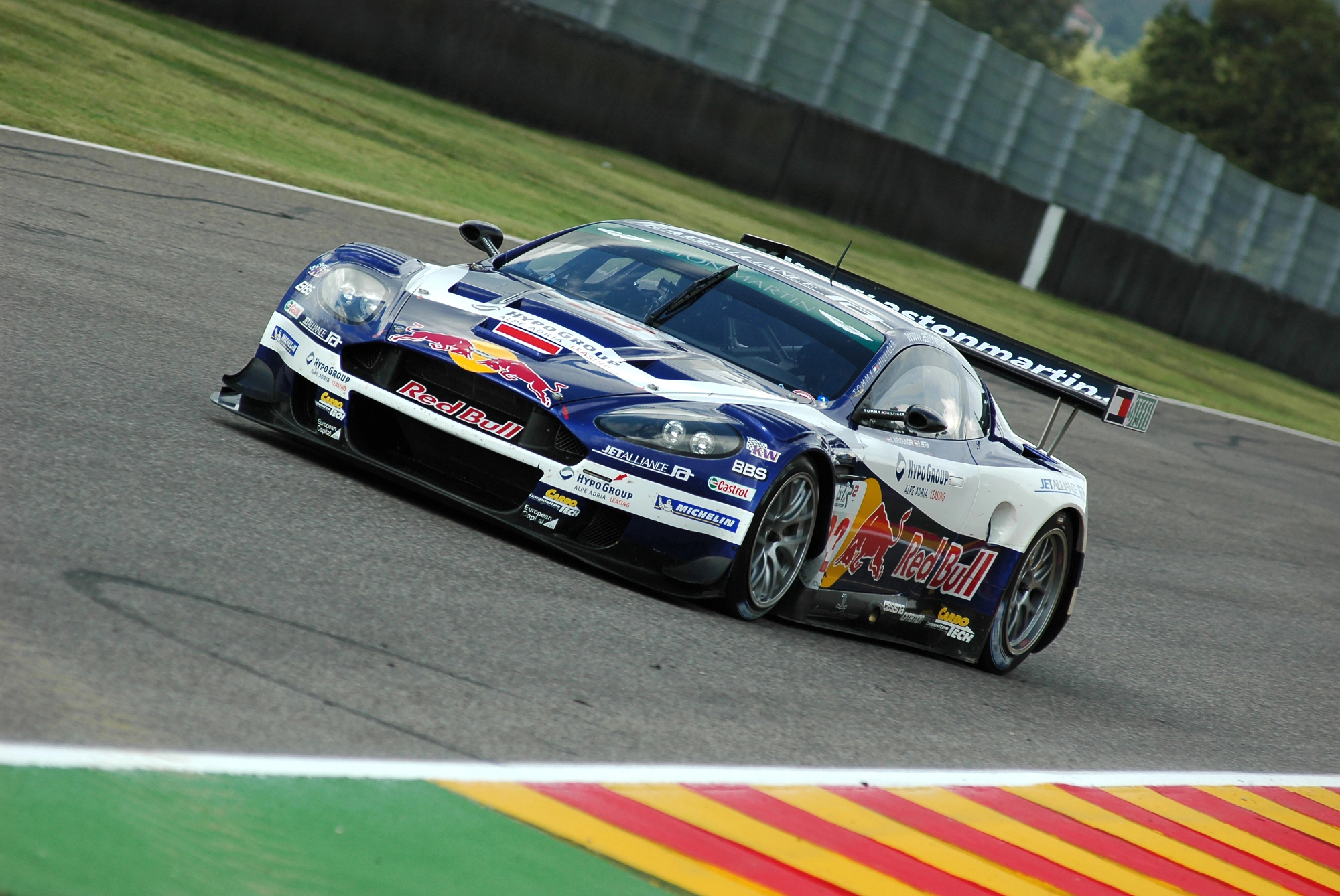 Športni avtomobili so za male in suhe ljudi